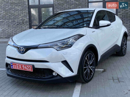 Белый Тойота C-HR, объемом двигателя 1.8 л и пробегом 131 тыс. км за 22300 $, фото 1 на Automoto.ua