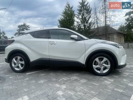 Тойота C-HR 2018 в Ужгороде на Automoto.ua Белый Тойота C-HR, объемом двигателя 1.99 л и пробегом 55 тыс. км за 24999 $, фото 1 на Automoto.ua