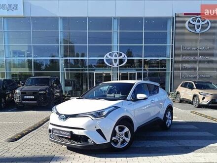 Белый Тойота C-HR, объемом двигателя 1.8 л и пробегом 97 тыс. км за 23462 $, фото 1 на Automoto.ua