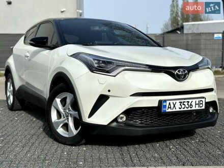Тойота C-HR 2018 у Києві на Automoto.ua Білий Тойота C-HR, об'ємом двигуна 1.2 л та пробігом 100 тис. км за 17800 $, фото 1 на Automoto.ua