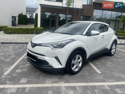Белый Тойота C-HR, объемом двигателя 1.99 л и пробегом 55 тыс. км за 22999 $, фото 1 на Automoto.ua