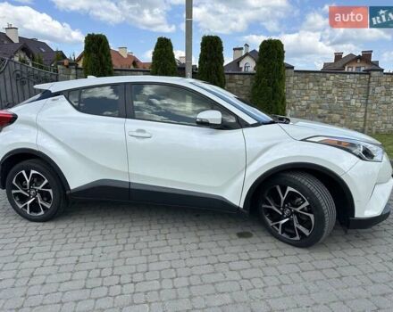 Белый Тойота C-HR, объемом двигателя 2 л и пробегом 100 тыс. км за 22500 $, фото 1 на Automoto.ua