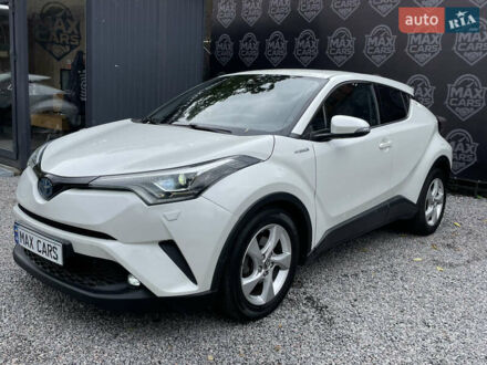 Белый Тойота C-HR, объемом двигателя 1.8 л и пробегом 74 тыс. км за 22900 $, фото 1 на Automoto.ua