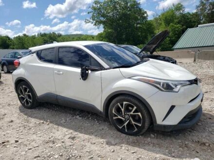 Білий Тойота C-HR, об'ємом двигуна 2 л та пробігом 100 тис. км за 4700 $, фото 1 на Automoto.ua