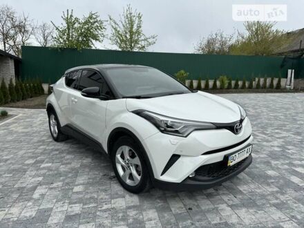 Белый Тойота C-HR, объемом двигателя 2 л и пробегом 64 тыс. км за 23300 $, фото 1 на Automoto.ua