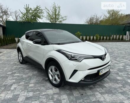 Белый Тойота C-HR, объемом двигателя 2 л и пробегом 64 тыс. км за 23300 $, фото 1 на Automoto.ua