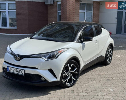 Белый Тойота C-HR, объемом двигателя 1.99 л и пробегом 54 тыс. км за 19999 $, фото 1 на Automoto.ua