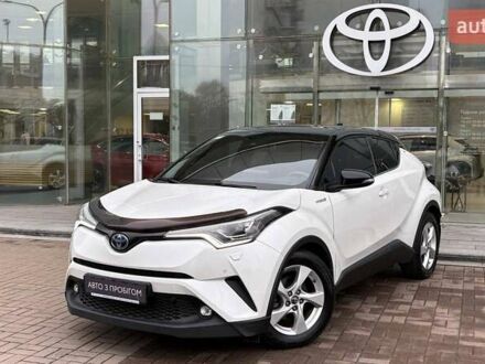 Белый Тойота C-HR, объемом двигателя 1.8 л и пробегом 49 тыс. км за 25477 $, фото 1 на Automoto.ua