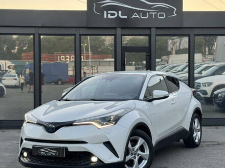 Белый Тойота C-HR, объемом двигателя 1.8 л и пробегом 76 тыс. км за 26300 $, фото 1 на Automoto.ua
