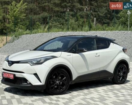 Белый Тойота C-HR, объемом двигателя 1.8 л и пробегом 97 тыс. км за 23300 $, фото 1 на Automoto.ua