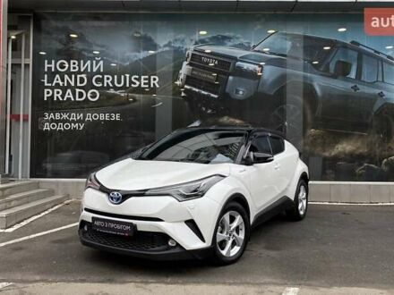 Белый Тойота C-HR, объемом двигателя 1.8 л и пробегом 108 тыс. км за 23164 $, фото 1 на Automoto.ua