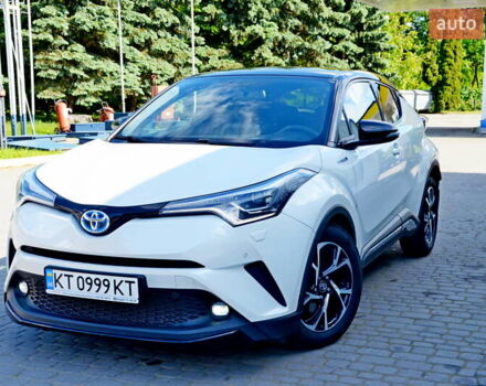 Белый Тойота C-HR, объемом двигателя 1.8 л и пробегом 77 тыс. км за 23800 $, фото 1 на Automoto.ua