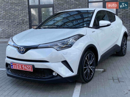 Тойота C-HR 2018 в Киеве на Automoto.ua Белый Тойота C-HR, объемом двигателя 1.8 л и пробегом 130 тыс. км за 22300 $, фото 1 на Automoto.ua