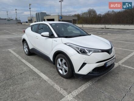 Белый Тойота C-HR, объемом двигателя 1.8 л и пробегом 73 тыс. км за 23000 $, фото 1 на Automoto.ua