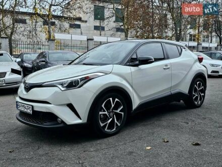 Белый Тойота C-HR, объемом двигателя 1.99 л и пробегом 59 тыс. км за 19500 $, фото 1 на Automoto.ua