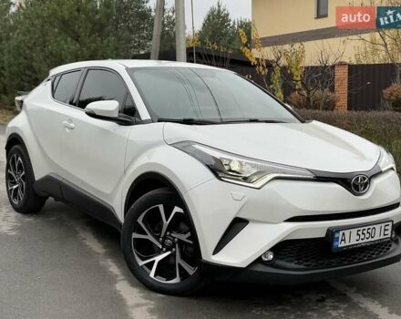 Белый Тойота C-HR, объемом двигателя 1.2 л и пробегом 88 тыс. км за 21500 $, фото 1 на Automoto.ua