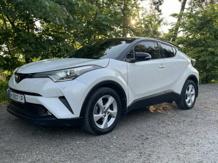 Білий Тойота C-HR, об'ємом двигуна 1.2 л та пробігом 63 тис. км за 19500 $, фото 1 на Automoto.ua