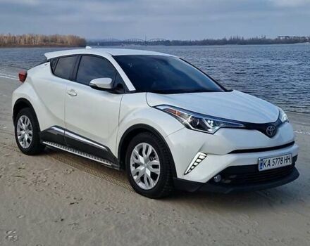 Белый Тойота C-HR, объемом двигателя 1.99 л и пробегом 176 тыс. км за 22000 $, фото 1 на Automoto.ua