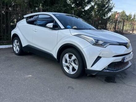 Белый Тойота C-HR, объемом двигателя 1.2 л и пробегом 105 тыс. км за 20700 $, фото 1 на Automoto.ua
