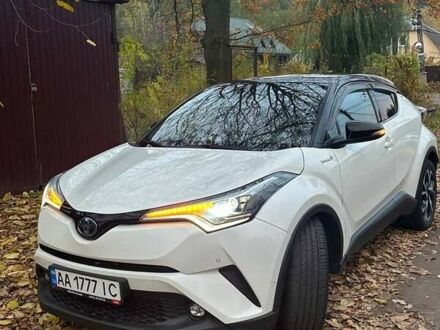 Тойота C-HR 2019 в Киеве на Automoto.ua Белый Тойота C-HR, объемом двигателя 1.8 л и пробегом 79 тыс. км за 25800 $, фото 1 на Automoto.ua