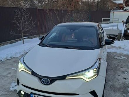 Тойота C-HR 2019 у Києві на Automoto.ua Білий Тойота C-HR, об'ємом двигуна 1.8 л та пробігом 58 тис. км за 28700 $, фото 1 на Automoto.ua