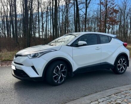 Белый Тойота C-HR, объемом двигателя 2 л и пробегом 58 тыс. км за 10000 $, фото 1 на Automoto.ua