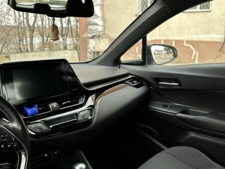 Тойота C-HR 2019 у Одесі на Automoto.ua Білий Тойота C-HR, об'ємом двигуна 1.8 л та пробігом 102 тис. км за 26600 $, фото 1 на Automoto.ua