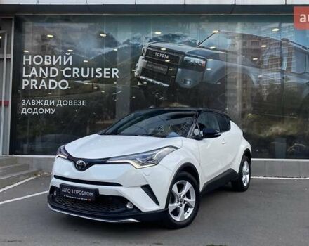 Белый Тойота C-HR, объемом двигателя 1.2 л и пробегом 23 тыс. км за 19664 $, фото 1 на Automoto.ua