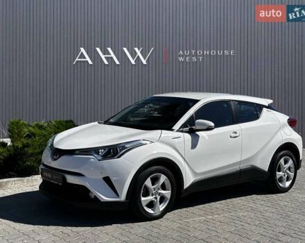 Белый Тойота C-HR, объемом двигателя 1.8 л и пробегом 80 тыс. км за 23900 $, фото 1 на Automoto.ua