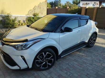 Тойота C-HR 2019 в Лебедине на Automoto.ua Белый Тойота C-HR, объемом двигателя 1.99 л и пробегом 30 тыс. км за 25700 $, фото 1 на Automoto.ua