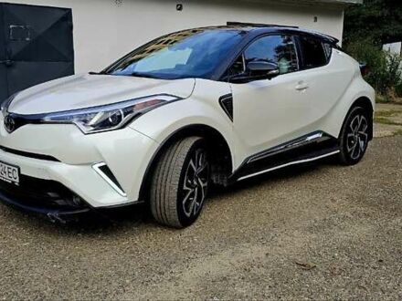 Белый Тойота C-HR, объемом двигателя 2 л и пробегом 140 тыс. км за 19000 $, фото 1 на Automoto.ua