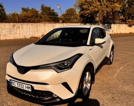 Белый Тойота C-HR, объемом двигателя 1.8 л и пробегом 42 тыс. км за 22000 $, фото 1 на Automoto.ua