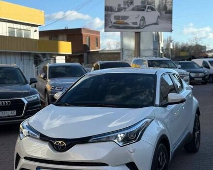Белый Тойота C-HR, объемом двигателя 1.2 л и пробегом 50 тыс. км за 18900 $, фото 1 на Automoto.ua