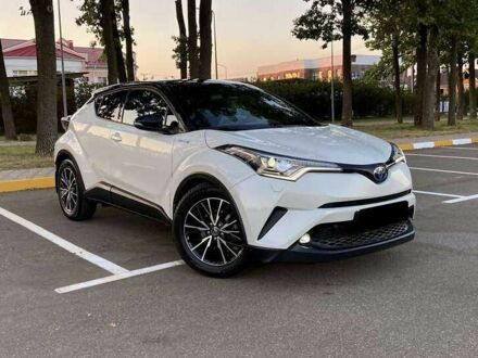 Тойота C-HR 2019 в Львове на Automoto.ua Белый Тойота C-HR, объемом двигателя 1.8 л и пробегом 83 тыс. км за 16900 $, фото 1 на Automoto.ua