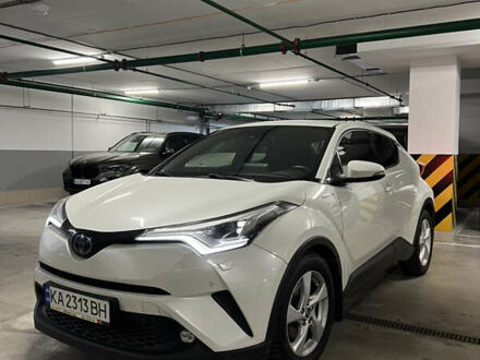 Тойота C-HR 2019 у Києві на Automoto.ua Білий Тойота C-HR, об'ємом двигуна 1.8 л та пробігом 89 тис. км за 28500 $, фото 1 на Automoto.ua