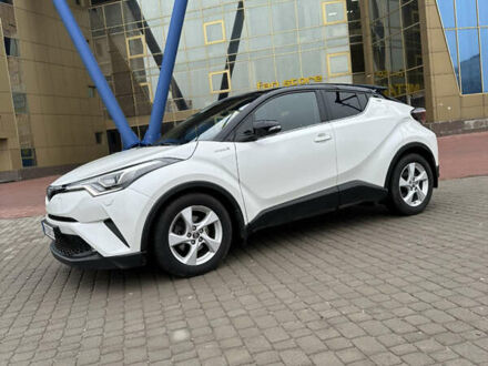 Тойота C-HR 2019 у Києві на Automoto.ua Білий Тойота C-HR, об'ємом двигуна 1.8 л та пробігом 66 тис. км за 25999 $, фото 1 на Automoto.ua