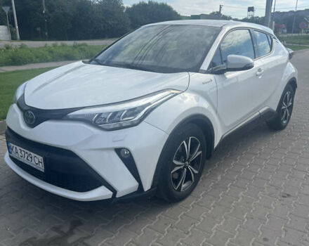 Белый Тойота C-HR, объемом двигателя 1.8 л и пробегом 71 тыс. км за 25700 $, фото 1 на Automoto.ua
