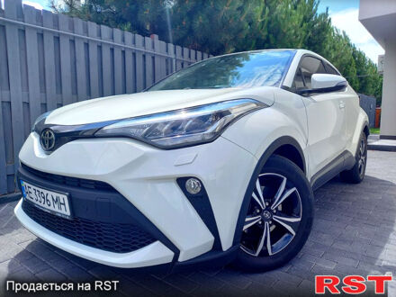 Белый Тойота C-HR, объемом двигателя 1.2 л и пробегом 42 тыс. км за 19500 $, фото 1 на Automoto.ua