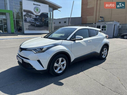 Тойота C-HR 2019 в Днепре (Днепропетровске) на Automoto.ua Белый Тойота C-HR, объемом двигателя 1.2 л и пробегом 49 тыс. км за 21900 $, фото 1 на Automoto.ua