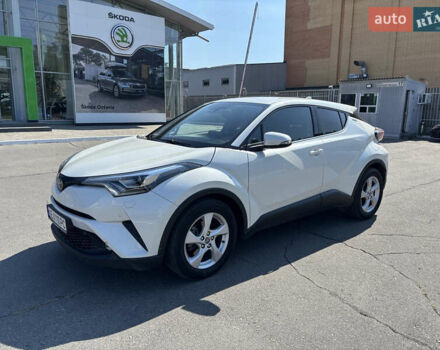 Белый Тойота C-HR, объемом двигателя 1.2 л и пробегом 49 тыс. км за 21900 $, фото 1 на Automoto.ua