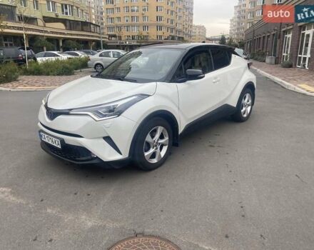 Белый Тойота C-HR, объемом двигателя 1.2 л и пробегом 91 тыс. км за 20700 $, фото 1 на Automoto.ua