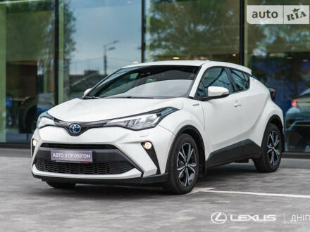 Белый Тойота C-HR, объемом двигателя 1.8 л и пробегом 45 тыс. км за 25383 $, фото 1 на Automoto.ua