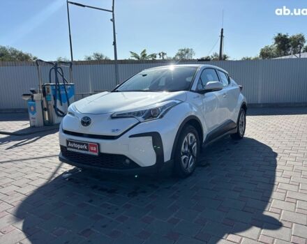 Белый Тойота C-HR, объемом двигателя 0 л и пробегом 75 тыс. км за 18990 $, фото 1 на Automoto.ua
