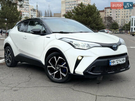 Тойота C-HR 2020 в Одессе на Automoto.ua Белый Тойота C-HR, объемом двигателя 1.99 л и пробегом 32 тыс. км за 23999 $, фото 1 на Automoto.ua