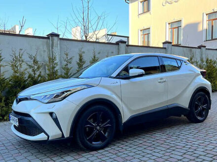 Белый Тойота C-HR, объемом двигателя 1.99 л и пробегом 51 тыс. км за 21000 $, фото 1 на Automoto.ua