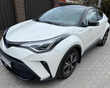 Белый Тойота C-HR, объемом двигателя 2 л и пробегом 73 тыс. км за 26900 $, фото 1 на Automoto.ua