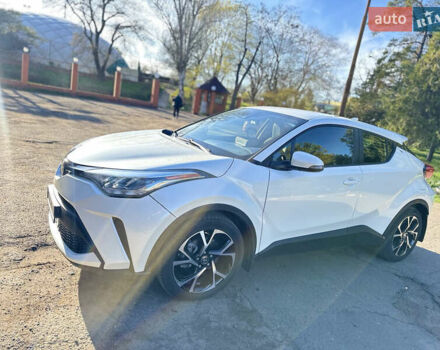 Белый Тойота C-HR, объемом двигателя 1.99 л и пробегом 76 тыс. км за 20999 $, фото 1 на Automoto.ua