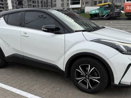 Белый Тойота C-HR, объемом двигателя 1.2 л и пробегом 24 тыс. км за 25000 $, фото 1 на Automoto.ua