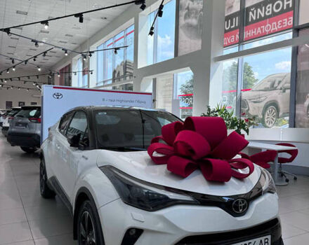 Білий Тойота C-HR, об'ємом двигуна 1.99 л та пробігом 135 тис. км за 26900 $, фото 1 на Automoto.ua