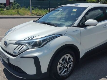 Тойота C-HR 2021 в Киеве на Automoto.ua Белый Тойота C-HR, объемом двигателя 0 л и пробегом 34 тыс. км за 19000 $, фото 1 на Automoto.ua